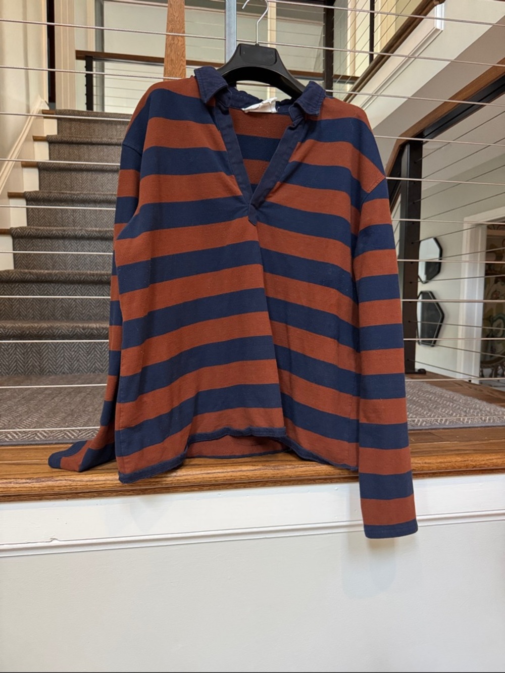 V-neck Rugby Shirt in Cinnamon and Navy